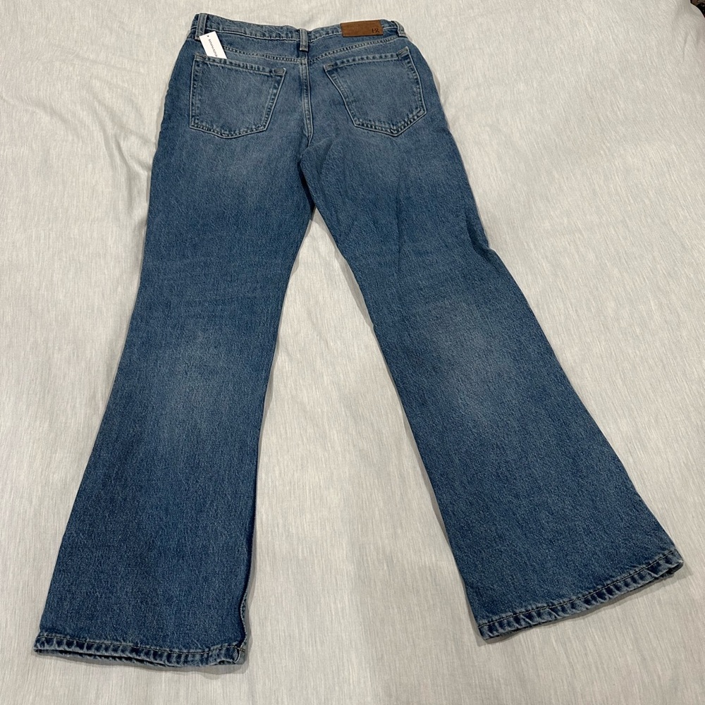 Banana Republic Bootcut Jean. Medium Wash. Size: 27 Petite.